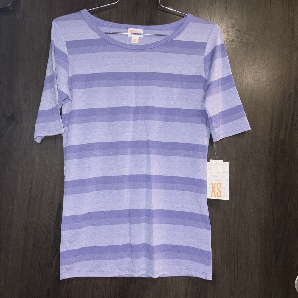 lularoe Gigi T-Shirt Extra Small